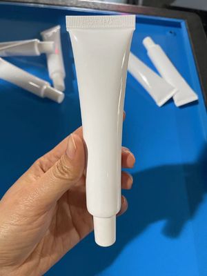 練乳チューブ充填・密封包装機