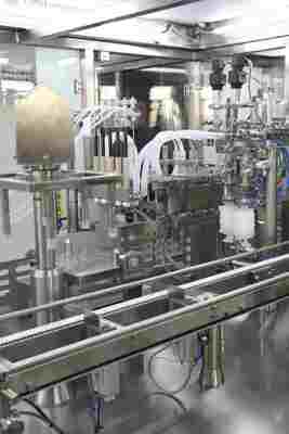 고속 자동 RTU 사전 충전 주사기 충전기 (무균 의약품 제조용)