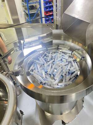 Automatic Plastic Syringe Filling and Plugging Machine for Liquid and Gel